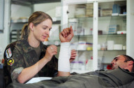 Nadja Crufer, Krankenschwester der Swisscoy im Kosovo, 2004