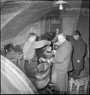 Silvesterwein wird in Zofingen abgefüllt, 1941
