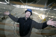 DJ Bobo auf der Baustelle im neuen Hallenstadion Zürich, 2005