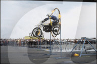 Motorrad-Stunt am grossen Treffen in Hannover 1983