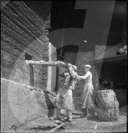 Männer beim Brotbacken in St. Luc, Wallis, 1941