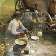 Roma-Frau beim Kochen, Rumänien 1960