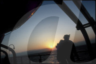 Liebespaar auf Boot, Sonnenuntergang 