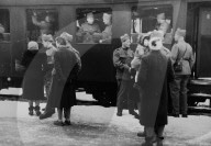 Mobilisierung; Abschiedsszene am Bahnhof; 1942