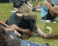 Openair Frauenfeld 2004: Liebespaar am Küssen