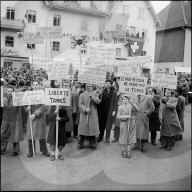 Demonstration gegen einen Panzerwaffenplatz, 1956