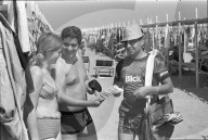 Blickverkäufer an der Adria 1969