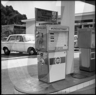 Tankstelle in Stans 1971 mit Münzautomat