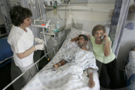 Nahost-Krieg 2006: Soldat Nir Yousef und seine Mutter im Spital Rambam, Haifa