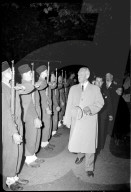 Henri Guisan bei Gedenkanlass für von den Nazis hingerichtete Widerstandskämpfer, 1948