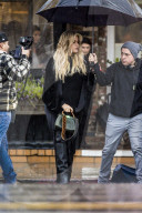 PEOPLE - Schwangere Khloe Kardashian wird von Paparazzi überflutet