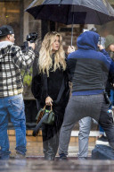 PEOPLE - Schwangere Khloe Kardashian wird von Paparazzi überflutet