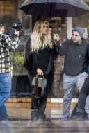 PEOPLE - Schwangere Khloe Kardashian wird von Paparazzi überflutet