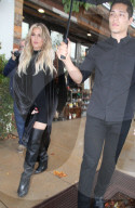 PEOPLE - Schwangere Khloe Kardashian wird von Paparazzi überflutet