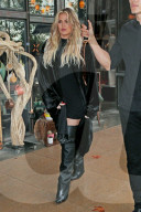 PEOPLE - Schwangere Khloe Kardashian wird von Paparazzi überflutet