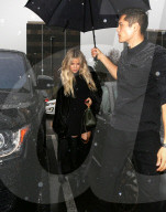 PEOPLE - Schwangere Khloe Kardashian wird von Paparazzi überflutet