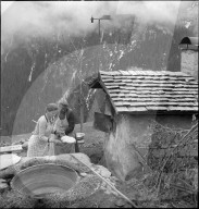 Brotbacken in Safien-Zalön, 1941
