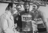 Fernfahrt Bordeaux-Paris 1953: Sieger Ferdi Kübler mit Derny-Fahrer Wambst