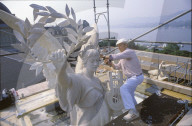 Max Strasser beim Restaurieren einer Dachfigur des Zürcher Opernhauses 1984