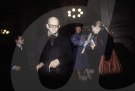 Alphons Egli beim Verlassen des Bundeshauses, 1982