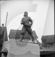Brunnenstatue von Jakob Gujer (Kleinjogg) in Wertmatswil, 1949