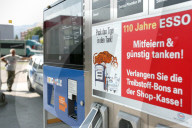 Tankstelle, hohe Benzinpreise nach Hurrikan Katrin (USA), Zürich 2005