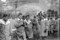 Soldaten der US-Armee nach ihrer Ankunft am Bahnhof; 1946
