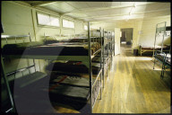 Schlafsaal in Militärbaracke, 1988
