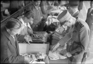 Kontrolle vor Einreise nach Italien; 1945