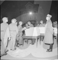 Soldatenweihnachten mit General Henri Guisan; 1943