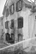WK 2: Bombenabwürfe; Löscharbeiten an Haus, Schaffhausen 1944