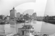 WK 2: Frachtkähne am Klein-Hüningen Hafen, Basel 1944