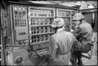 Soldaten an Zielzuweisungsgerät, Emmen 1965