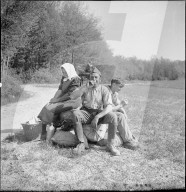 WK 2: Bäuerin und Soldaten machen Pause, 1940
