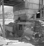Kohle fördern im Kohlenbergwerk Chandoline; 1942