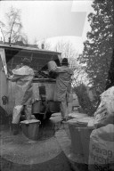 Weihnachtsbaum bei Kehricht, Januar 1970