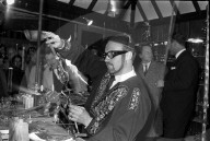 Glasbläser im Schweizer Pavillon der Expo 1967