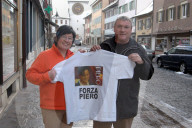 Walther Bucher und Ehefrau Gilberte mit Piero-T-Shirt