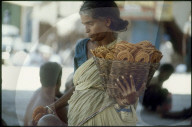 Indische Frau mit Korb, Madras 1981