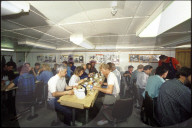 Besatzung in der Messe; Russisches Segelschulschiff "Sedov" 1990