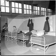 Schlafsaal in Turnhalle Kornhausbrücke, Zürich 1957