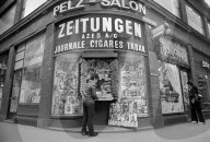 AZED-Zeitungskiosk, Eingang Pelz-Salon, 1971
