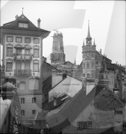 Freiburg; Türme des Rathauses und der St. Nikolaus Kathedrale; 1940