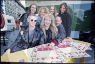 Natacha mit Band an Anti-Rassismus-Kundgebung, 1994