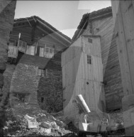 Latrinenanbau in Weiler bei Visperterminen, 1956