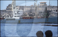 Schiff beladen mit Traktoren, Havanna 1976