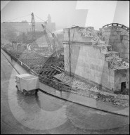 Brückenprovisorium, die alte Kettenbrücke bei Aarau wird abgebrochen 1948