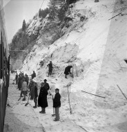 Gotthard-Strecke durch Lawinen blockiert, 1944