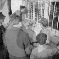 Raubüberfall auf Post Rheinach, Täter flüchtig nach Schiesserei; 1952