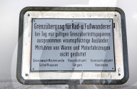 Grenzübergang bei Schaffhausen: Hinweistafel für Fussgänger, 2005